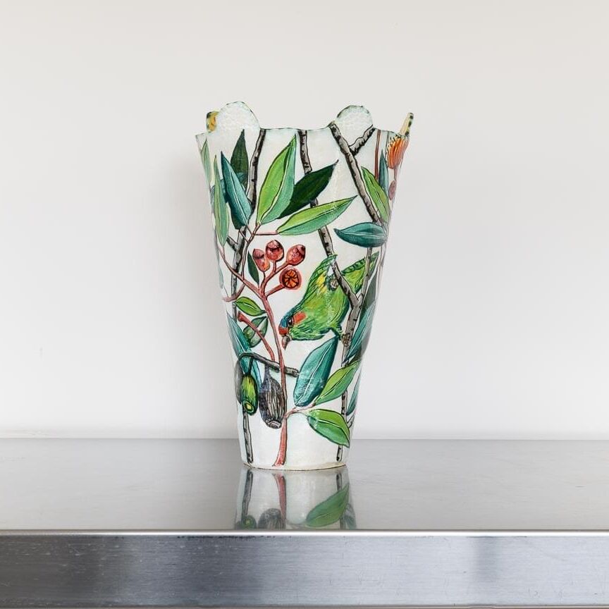 04042025_R-Musk Lorekeet in Flowering Eucalyptus Vessel031 back