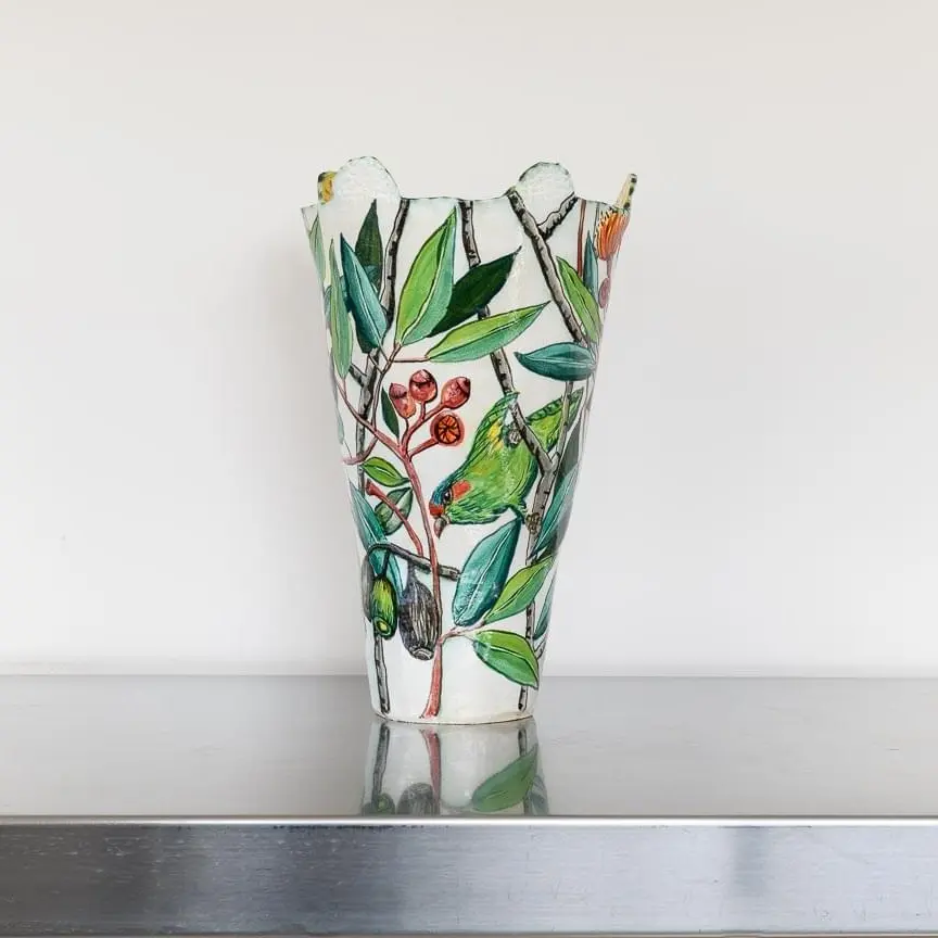 04042025_R-Musk Lorekeet in Flowering Eucalyptus Vessel031 back