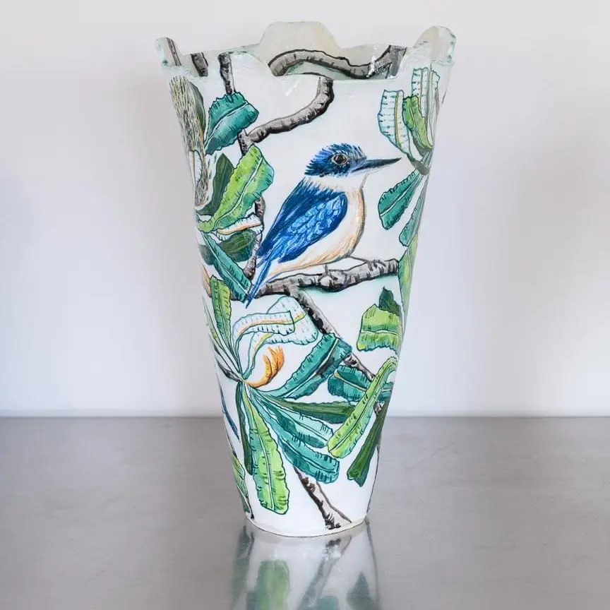 04042025_R-Kingfisher in Banksia Vessel back